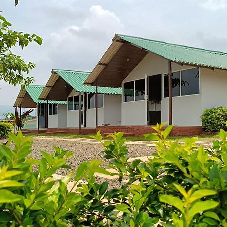 לונבלה Shelby Pawana Lake Cottages & Camping Tents מראה חיצוני תמונה