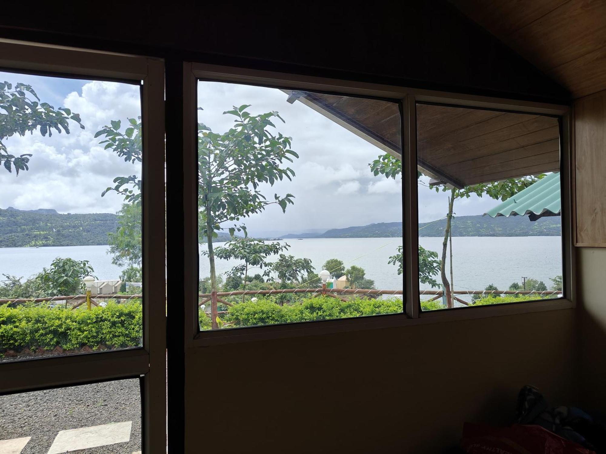 לונבלה Shelby Pawana Lake Cottages & Camping Tents מראה חיצוני תמונה