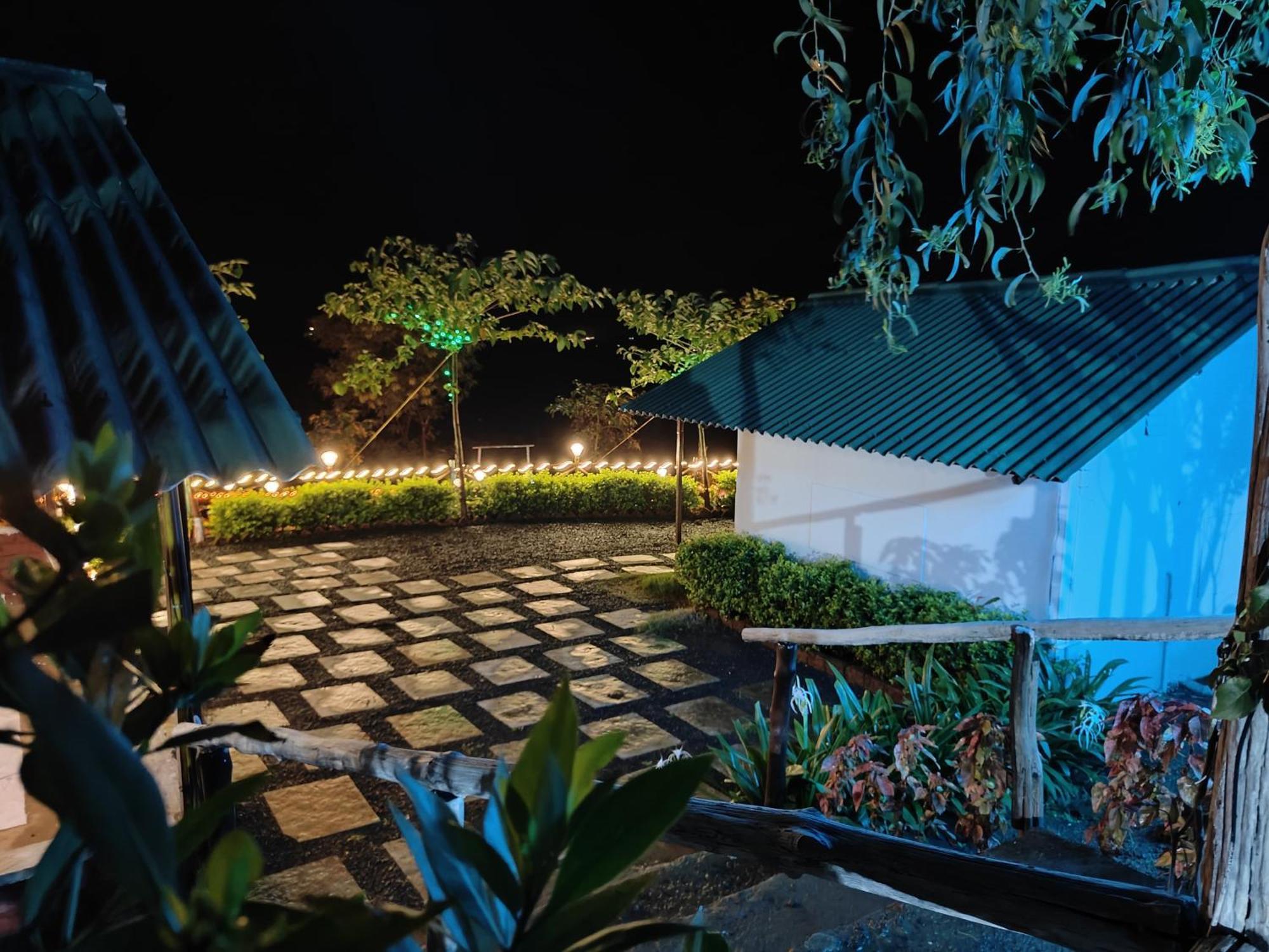 לונבלה Shelby Pawana Lake Cottages & Camping Tents מראה חיצוני תמונה
