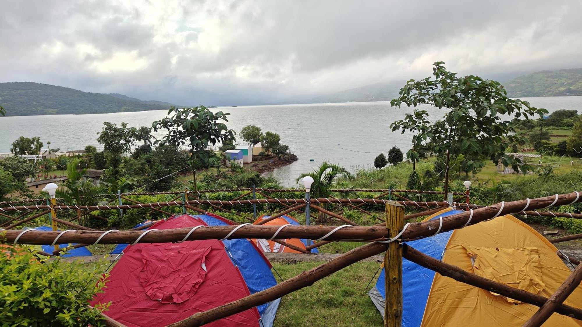 לונבלה Shelby Pawana Lake Cottages & Camping Tents מראה חיצוני תמונה