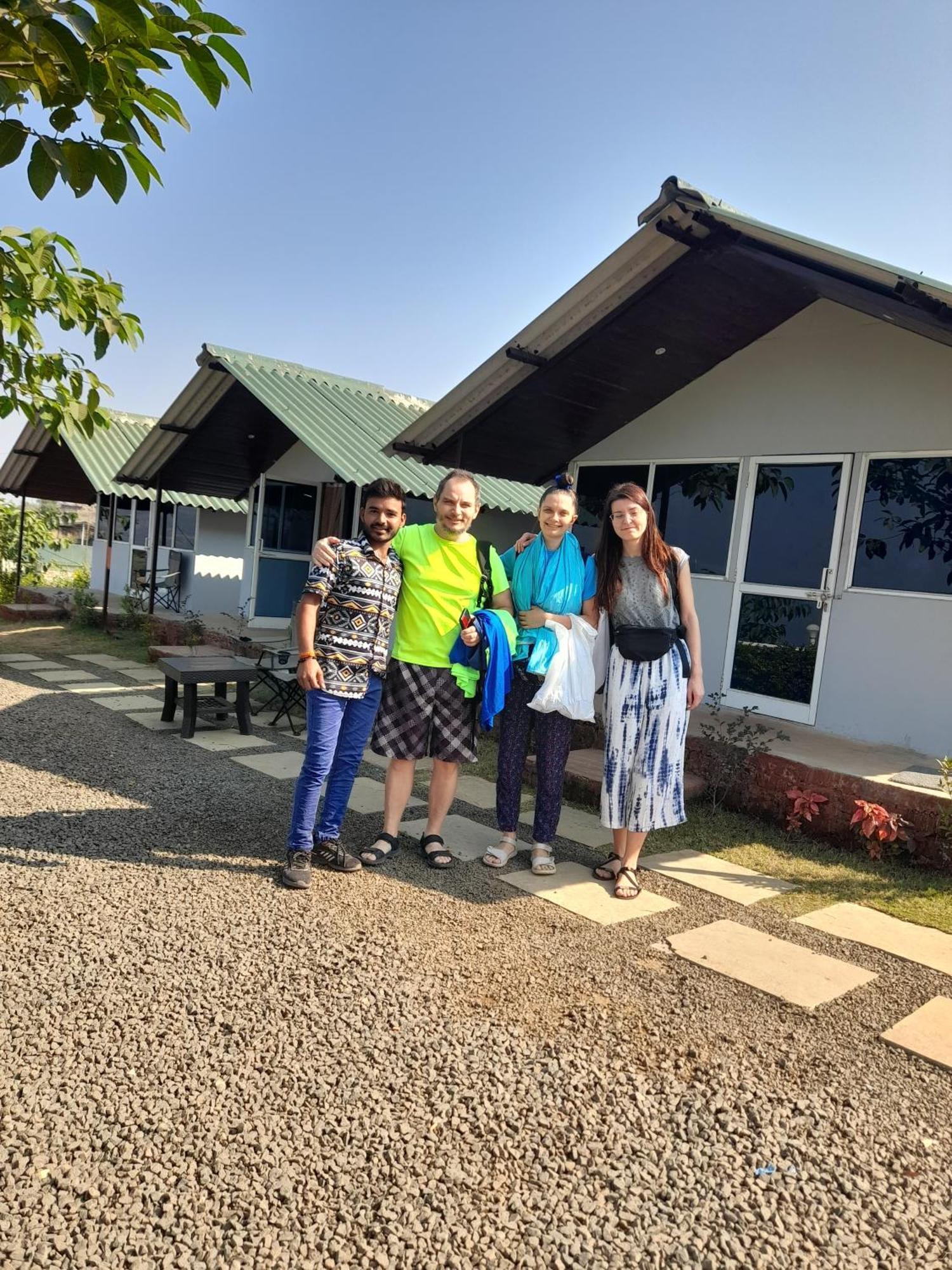 לונבלה Shelby Pawana Lake Cottages & Camping Tents מראה חיצוני תמונה